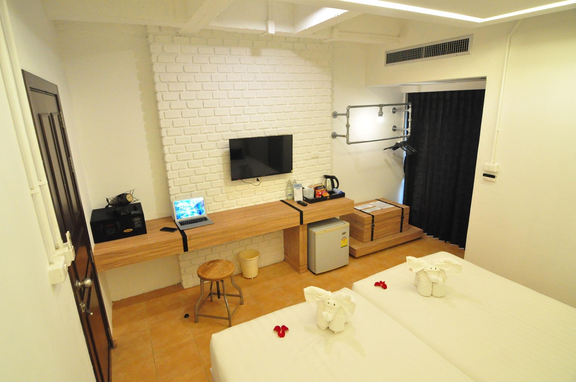 Forty Winks Phuket Hotel Patong Exterior foto