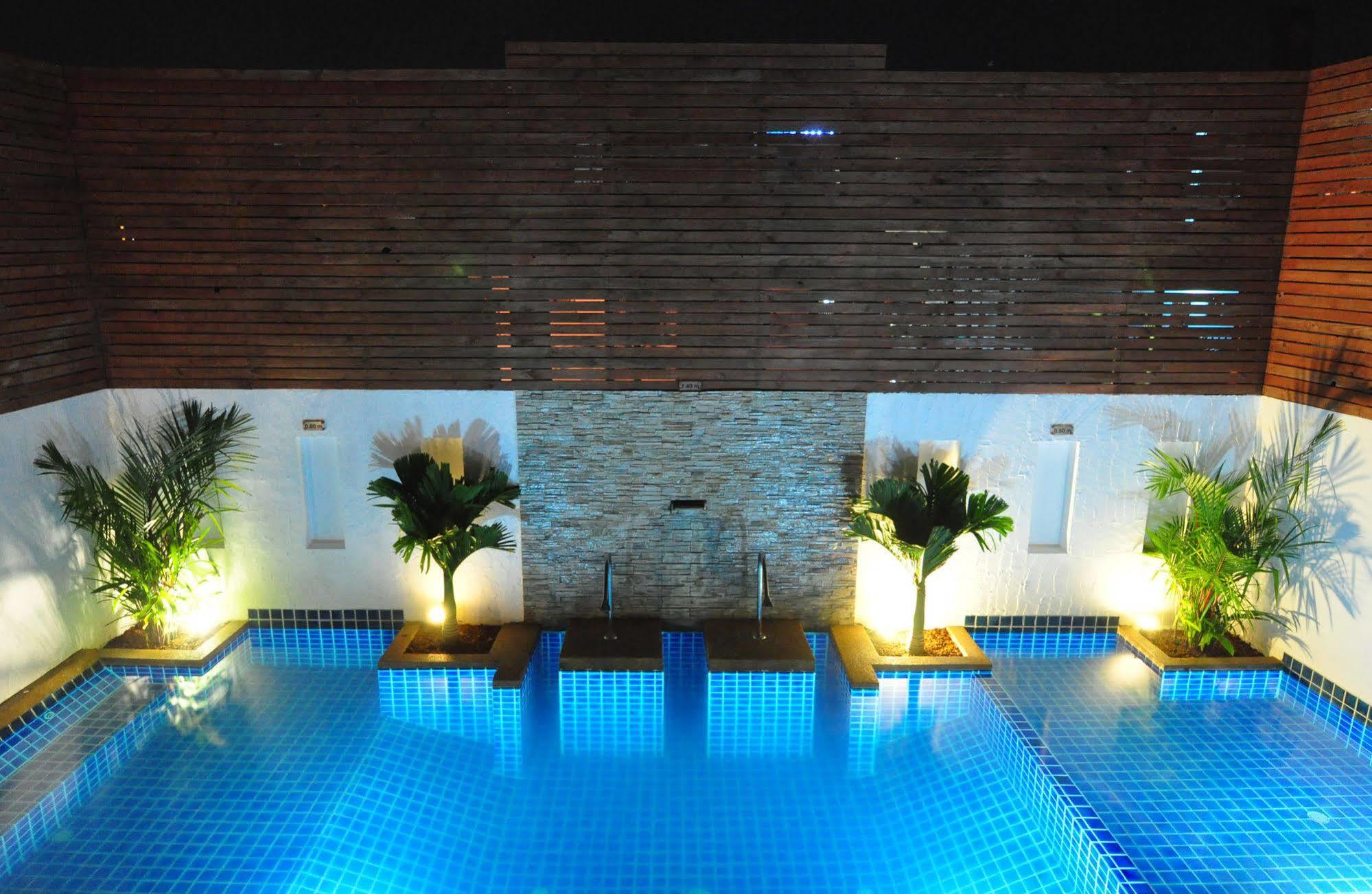Forty Winks Phuket Hotel Patong Exterior foto
